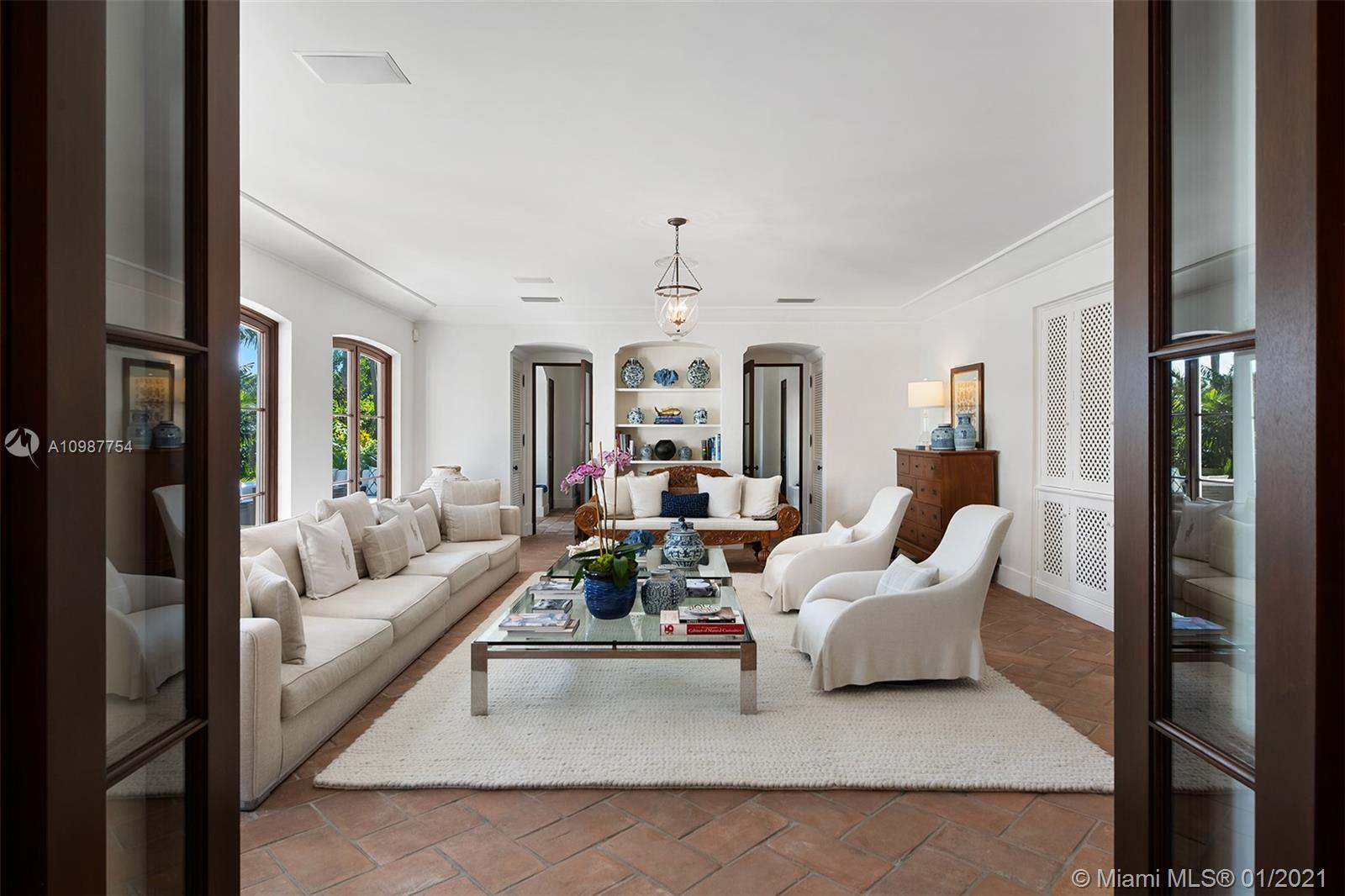 THE MOORINGS - Residential