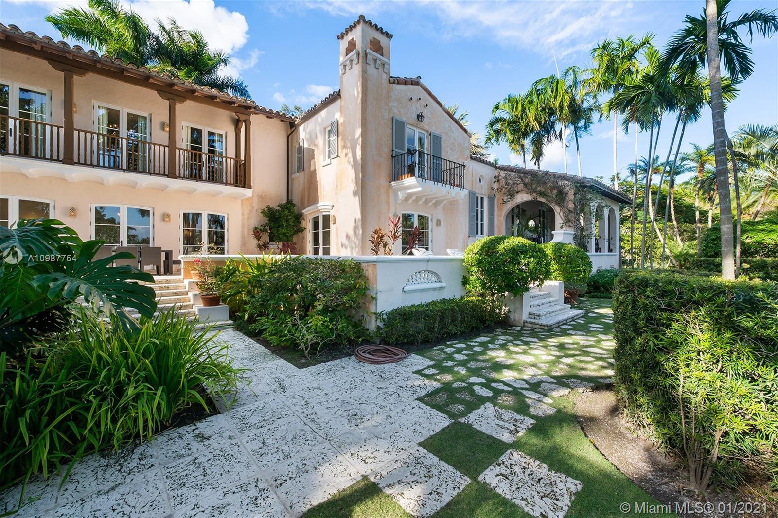 THE MOORINGS - Residential