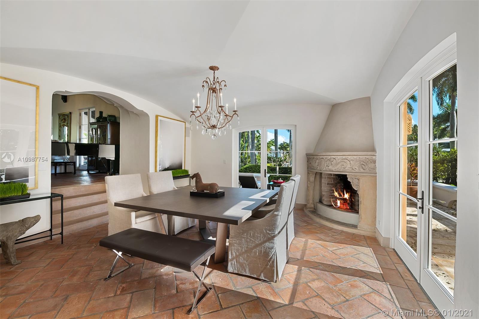 THE MOORINGS - Residential