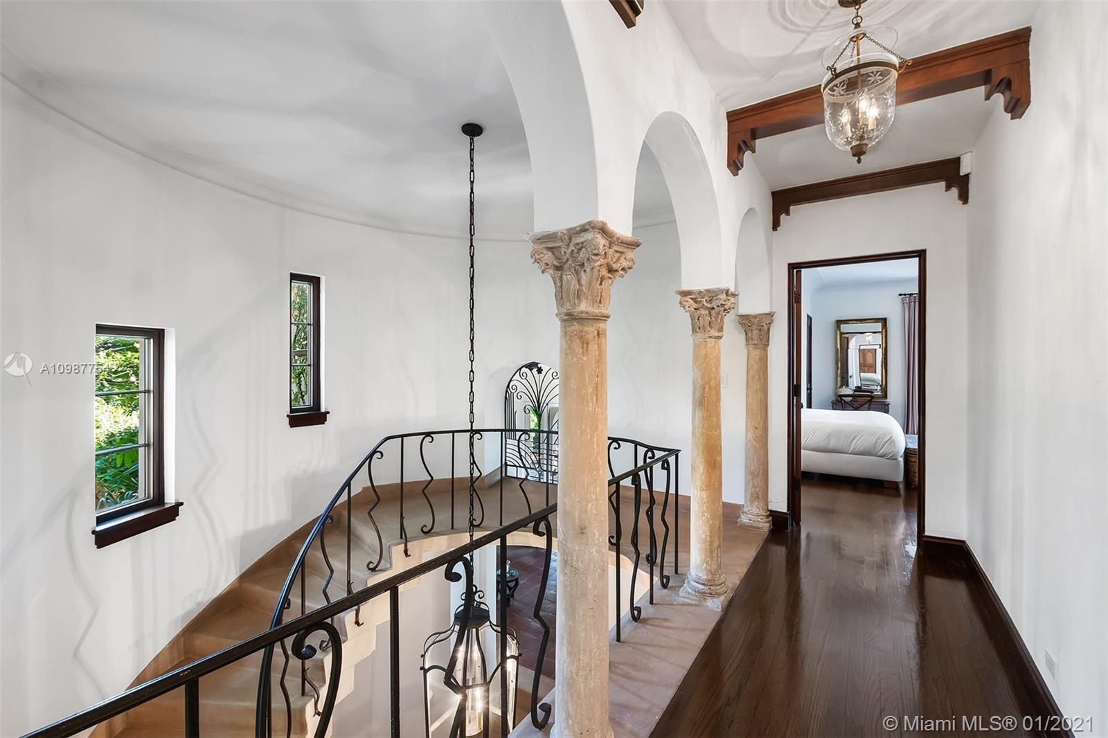 THE MOORINGS - Residential