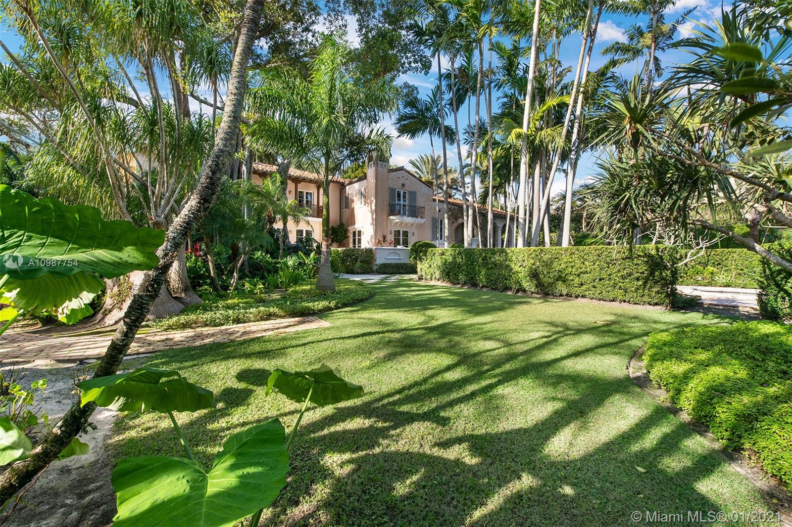 THE MOORINGS - Residential