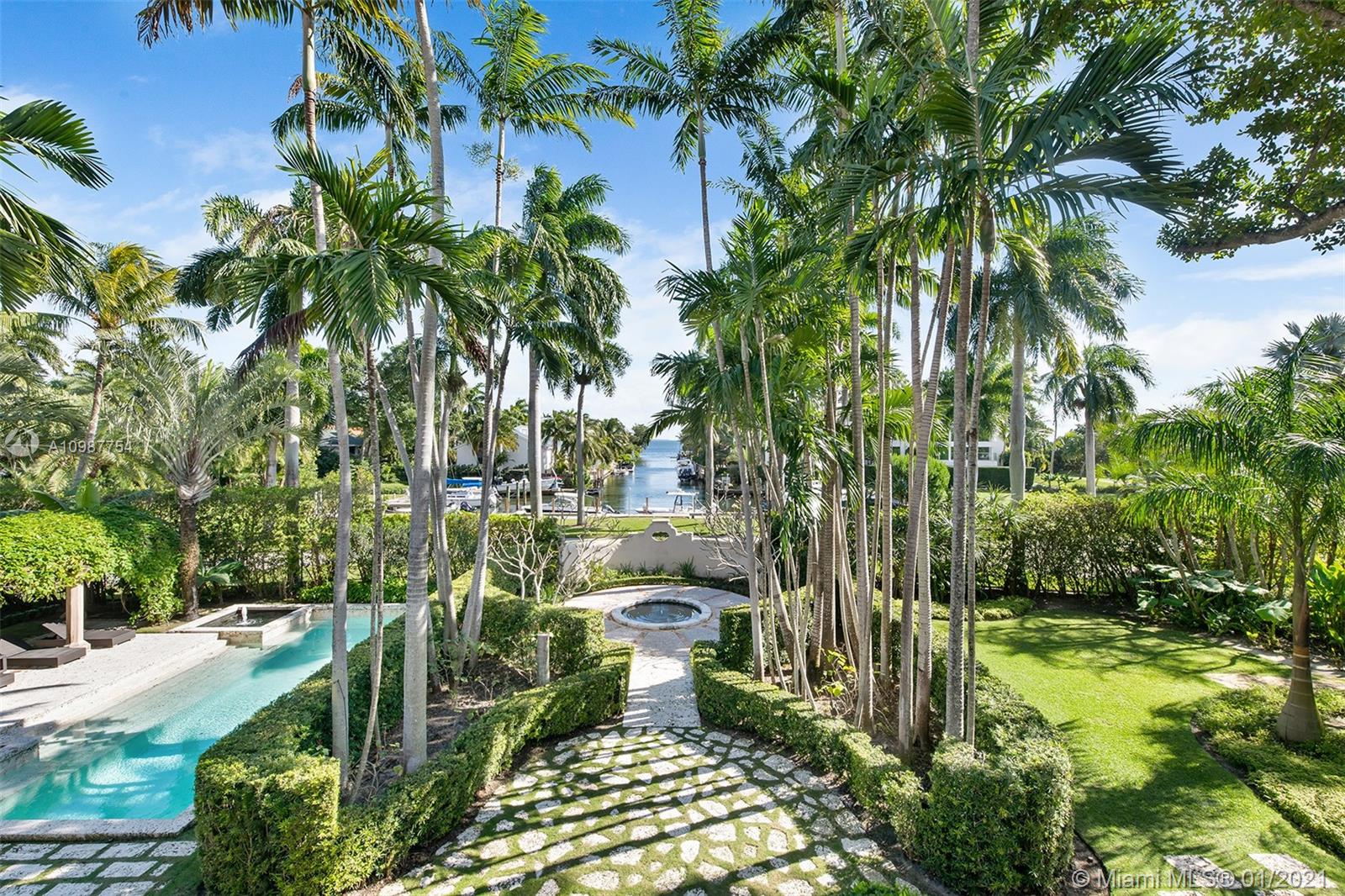 THE MOORINGS - Residential