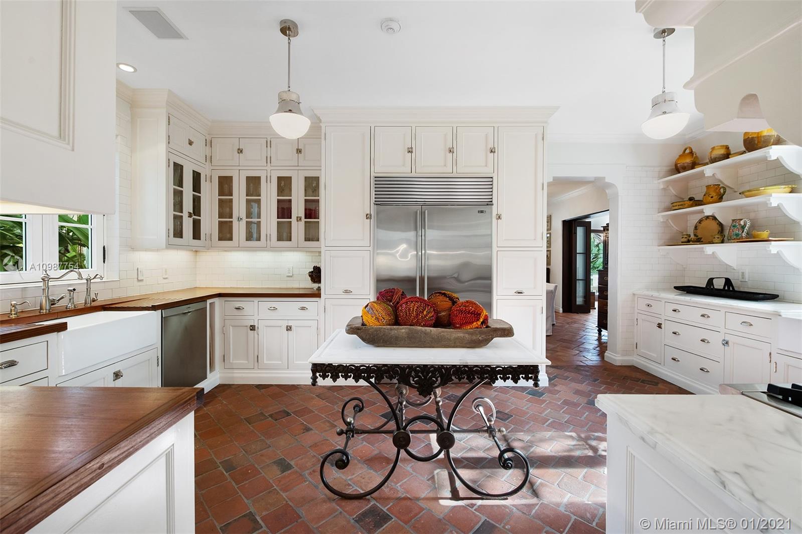 THE MOORINGS - Residential