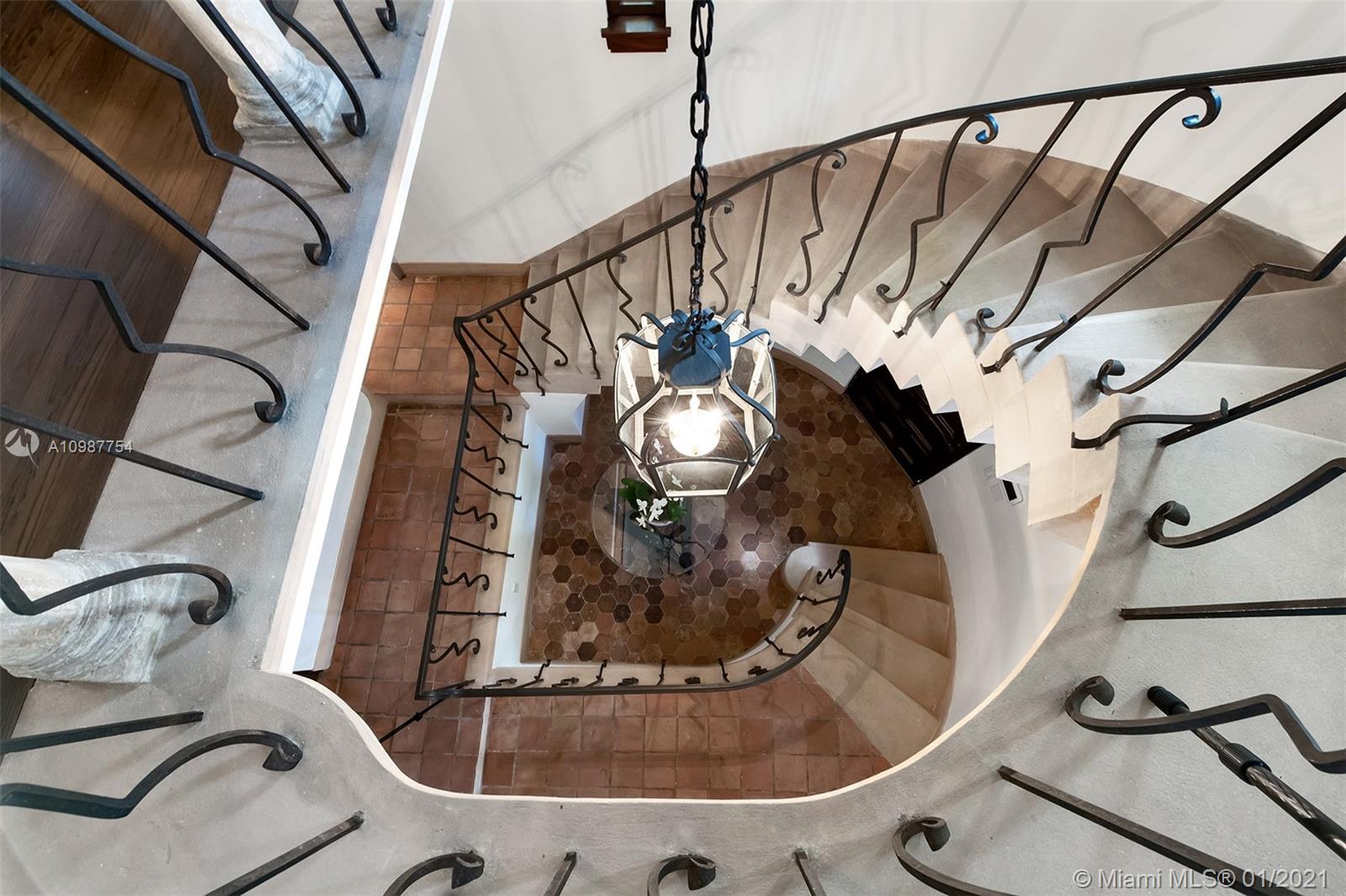 THE MOORINGS - Residential