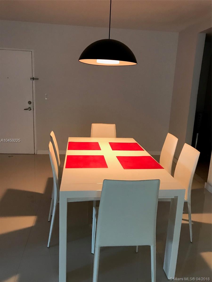 RESIDENCES ON HOLLYWOOD - Residential