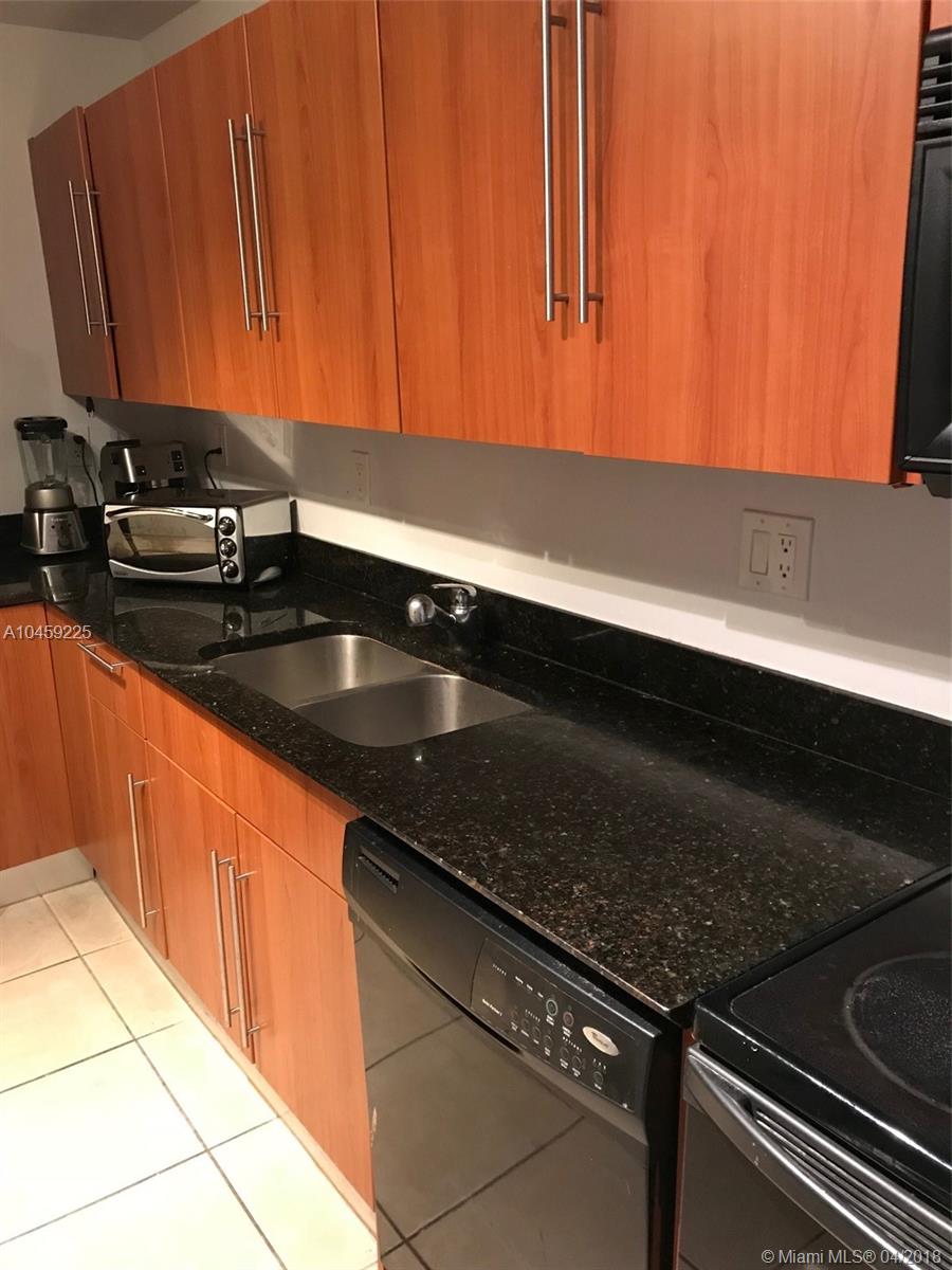 RESIDENCES ON HOLLYWOOD - Residential