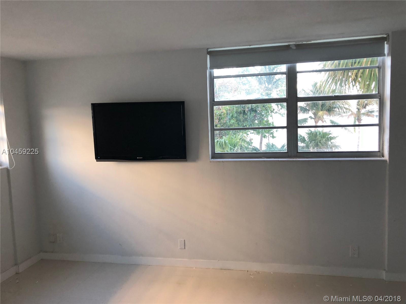 RESIDENCES ON HOLLYWOOD - Residential