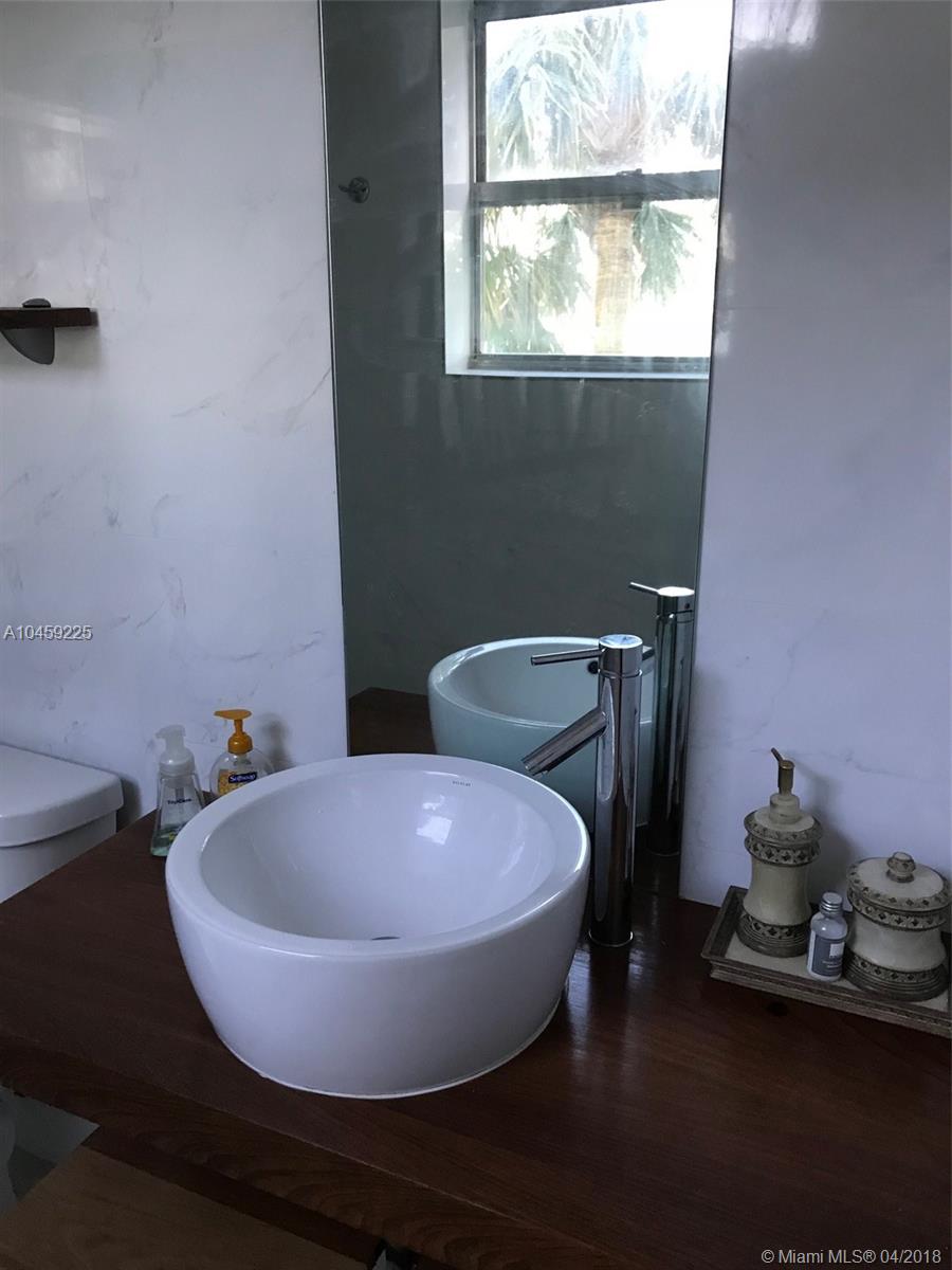 RESIDENCES ON HOLLYWOOD - Residential