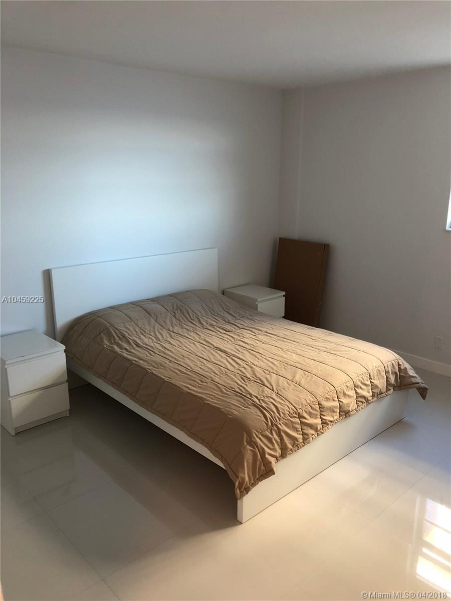 RESIDENCES ON HOLLYWOOD - Residential