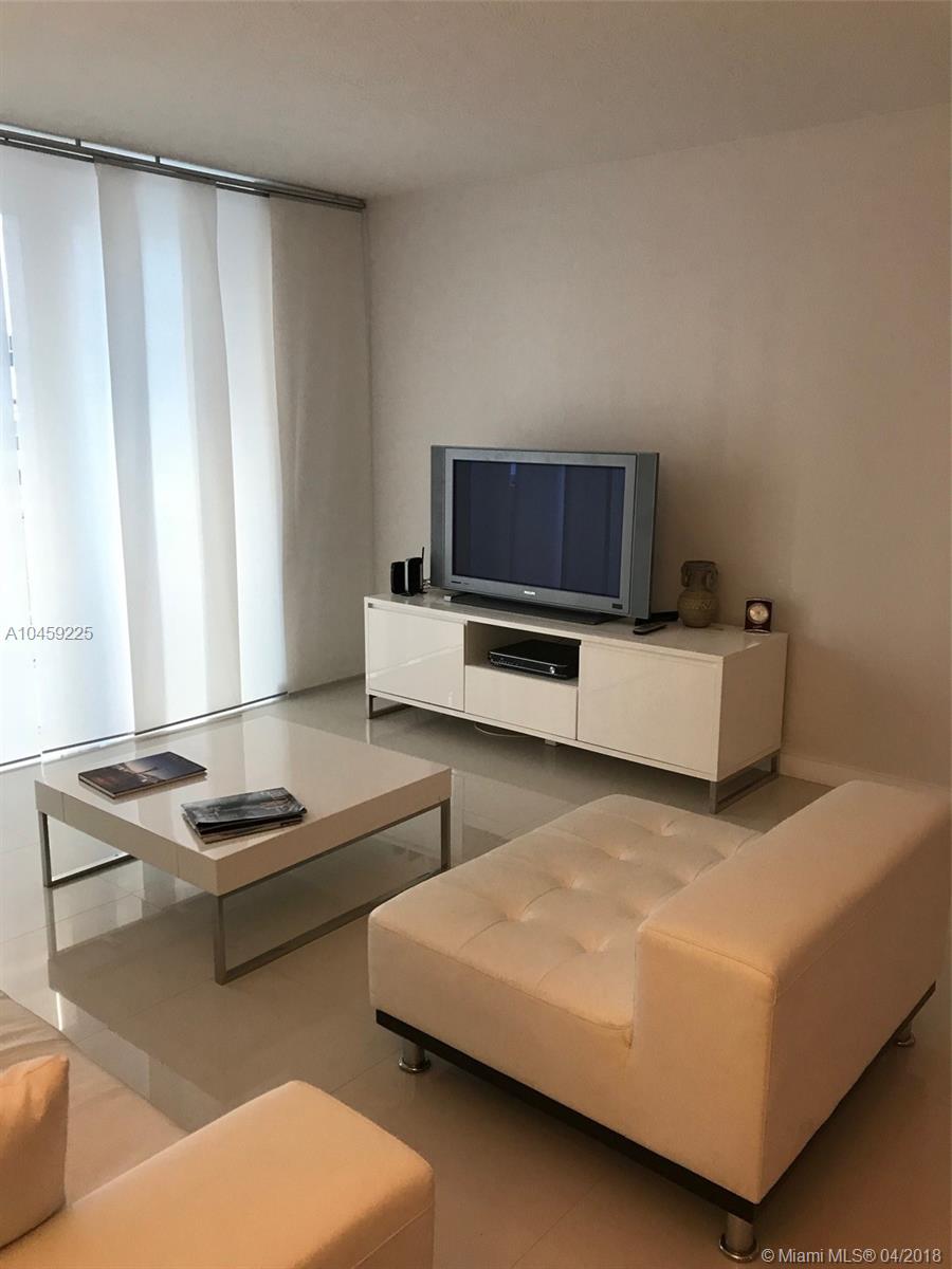 RESIDENCES ON HOLLYWOOD - Residential