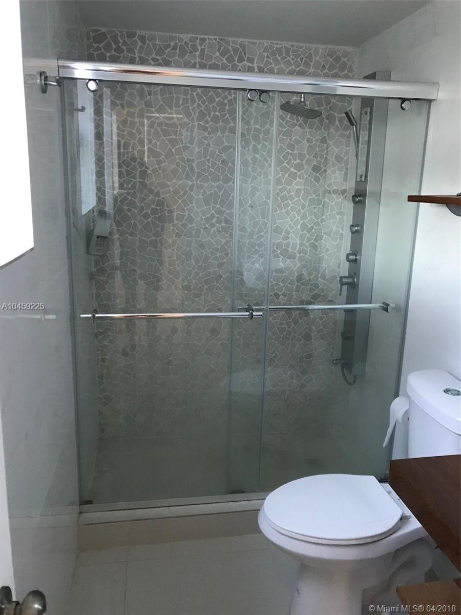 RESIDENCES ON HOLLYWOOD - Residential