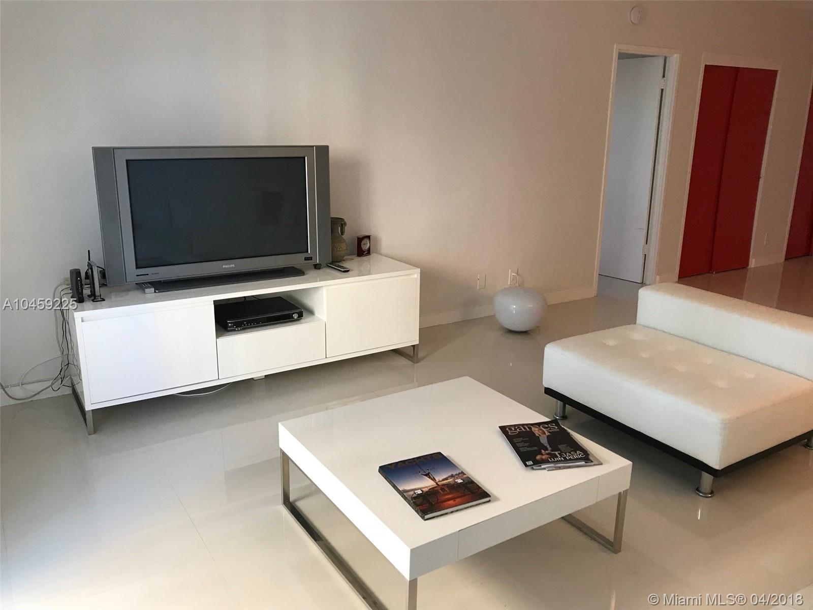 RESIDENCES ON HOLLYWOOD - Residential