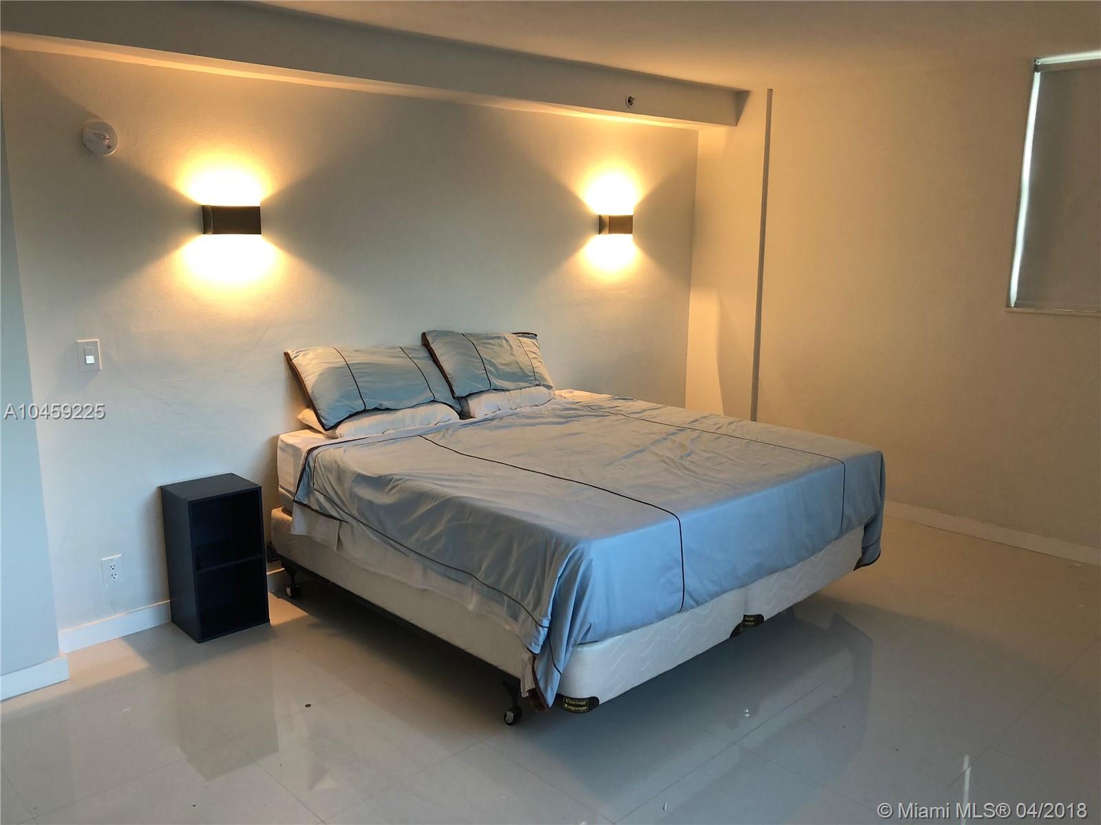 RESIDENCES ON HOLLYWOOD - Residential