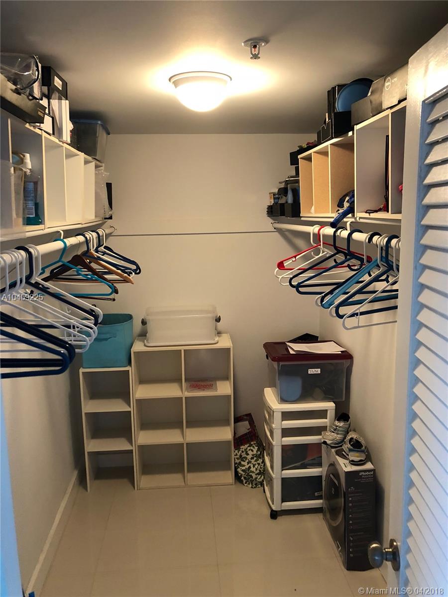 RESIDENCES ON HOLLYWOOD - Residential