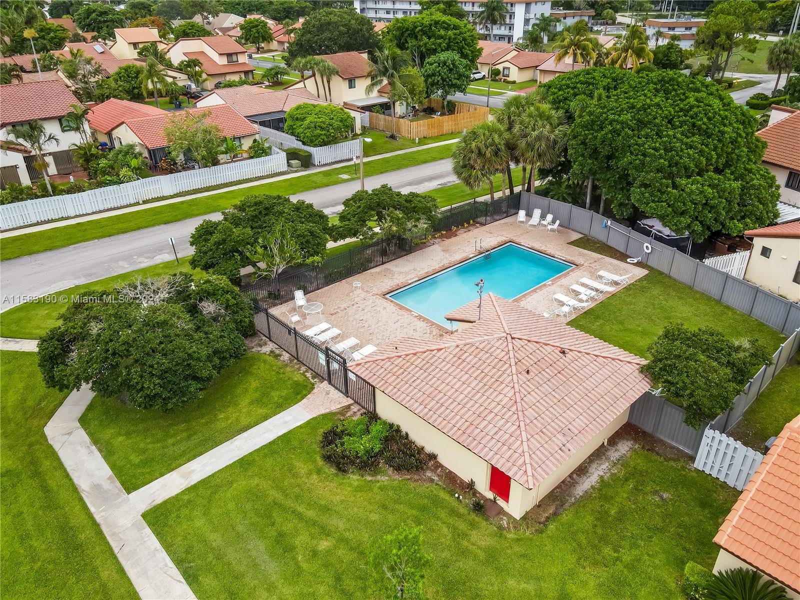 LANTANA PINES 1 SPORTSMEN - Residential