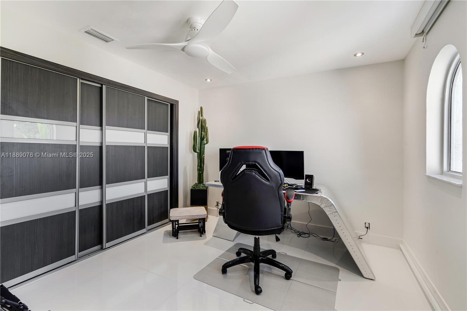 JACARANDAS AT SUNSET - Residential