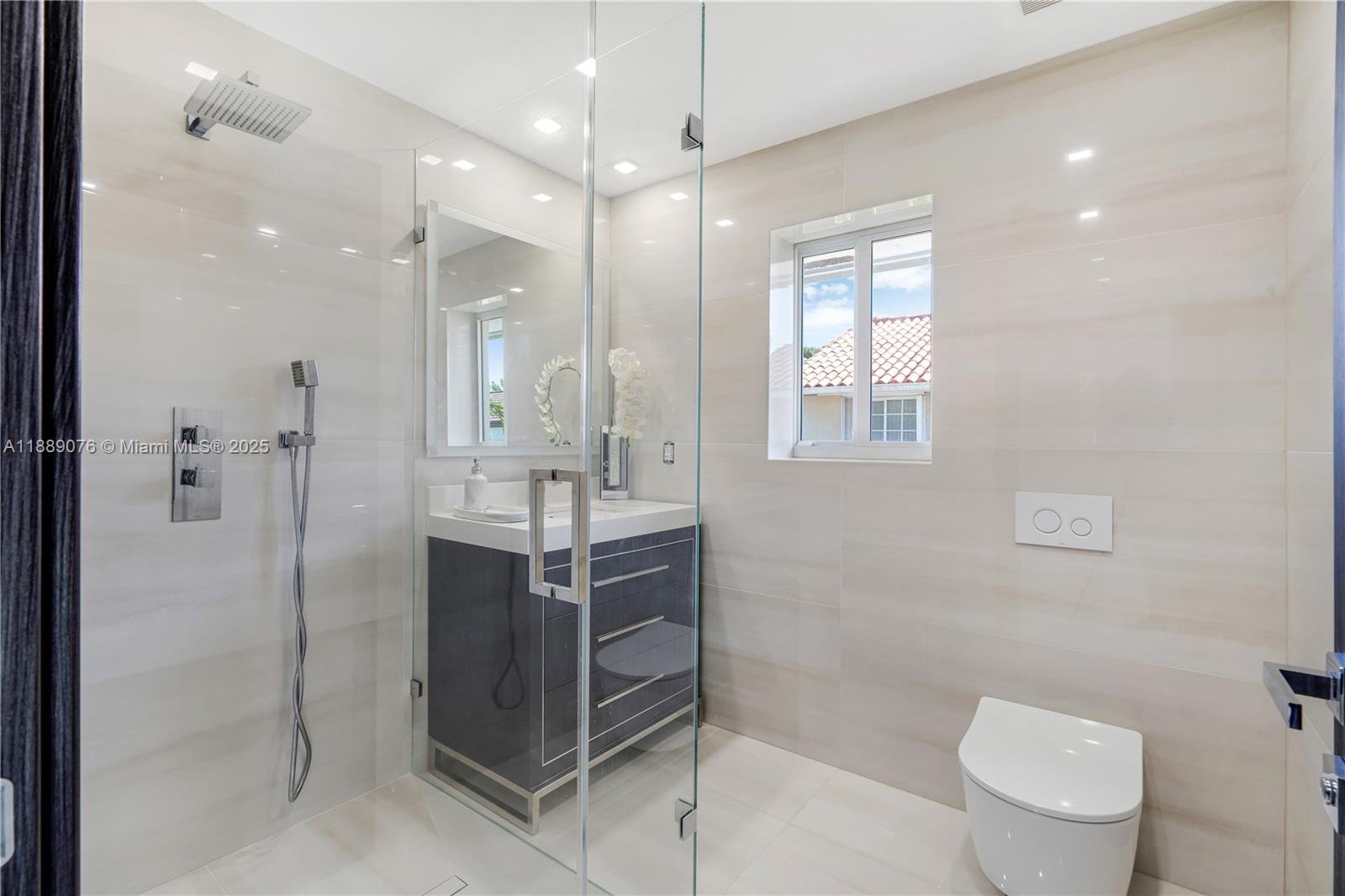 JACARANDAS AT SUNSET - Residential