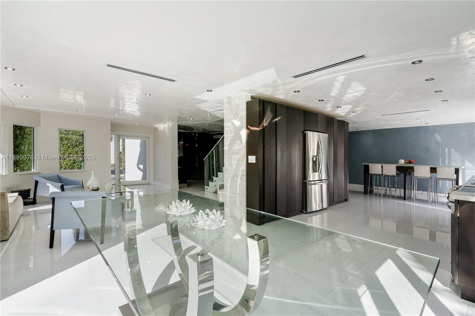 JACARANDAS AT SUNSET - Residential