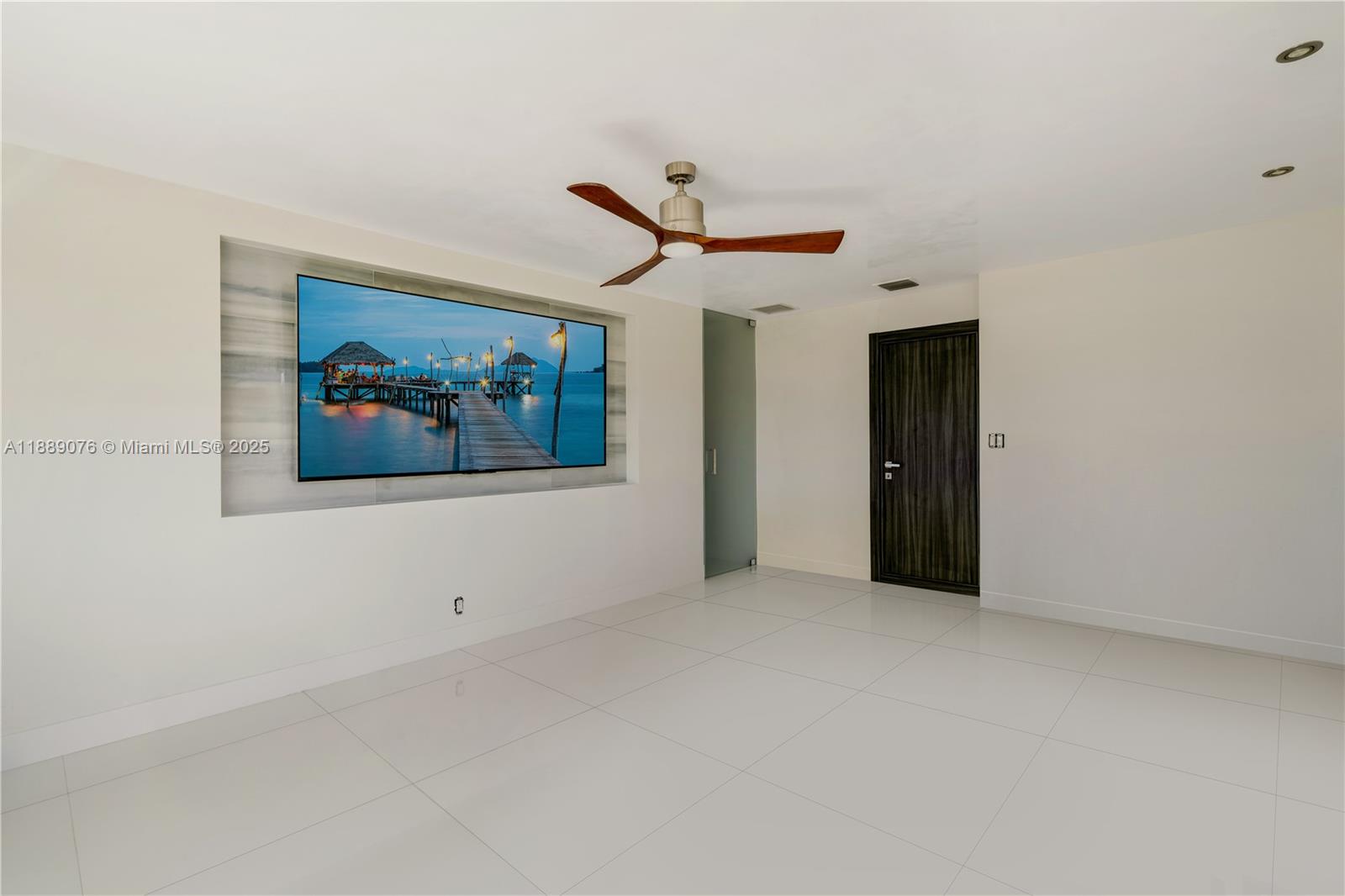 JACARANDAS AT SUNSET - Residential