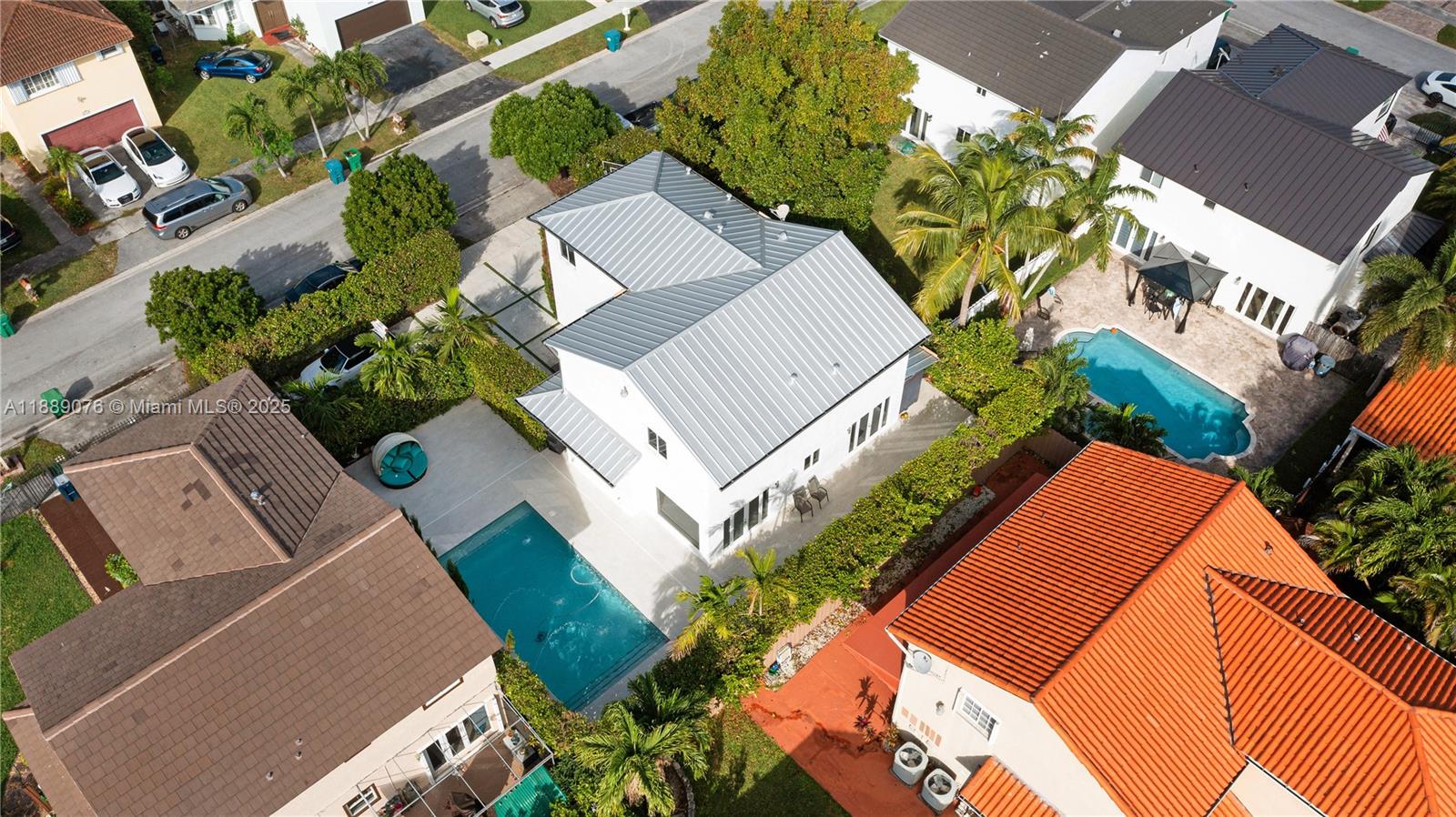 JACARANDAS AT SUNSET - Residential