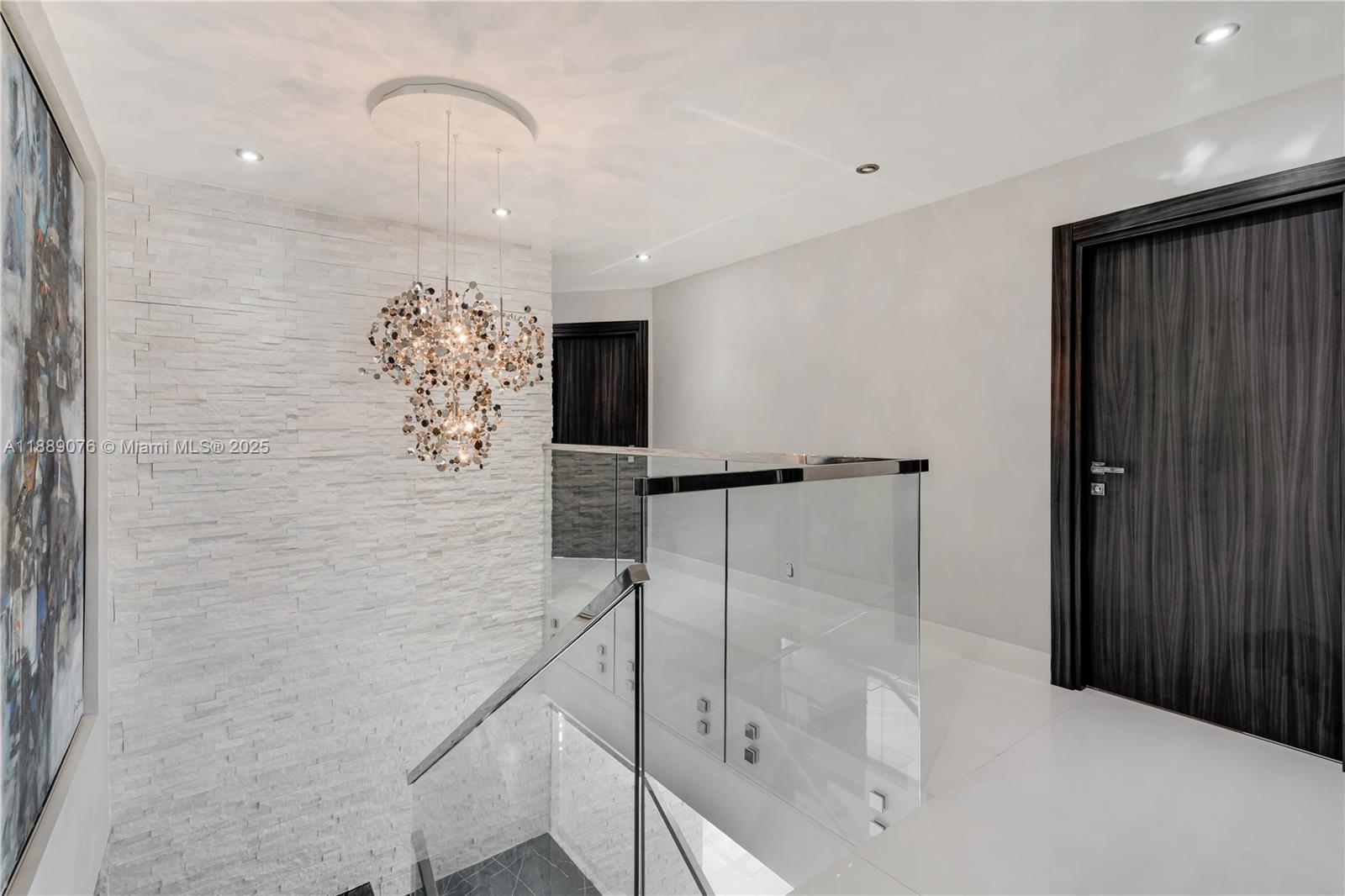 JACARANDAS AT SUNSET - Residential