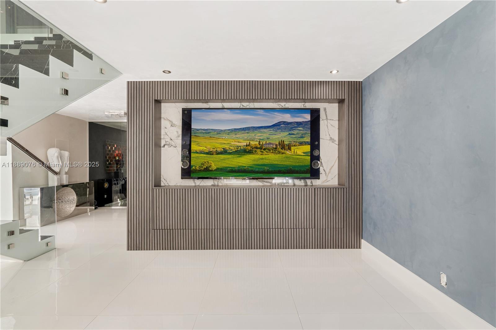 JACARANDAS AT SUNSET - Residential