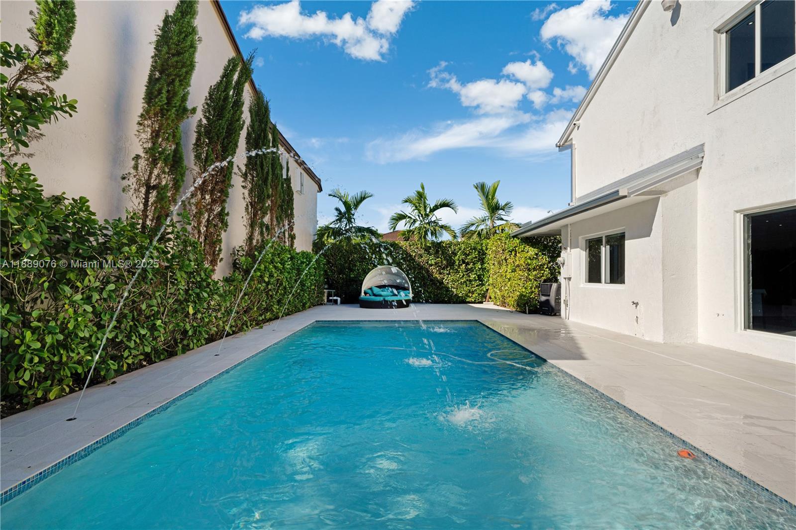 JACARANDAS AT SUNSET - Residential