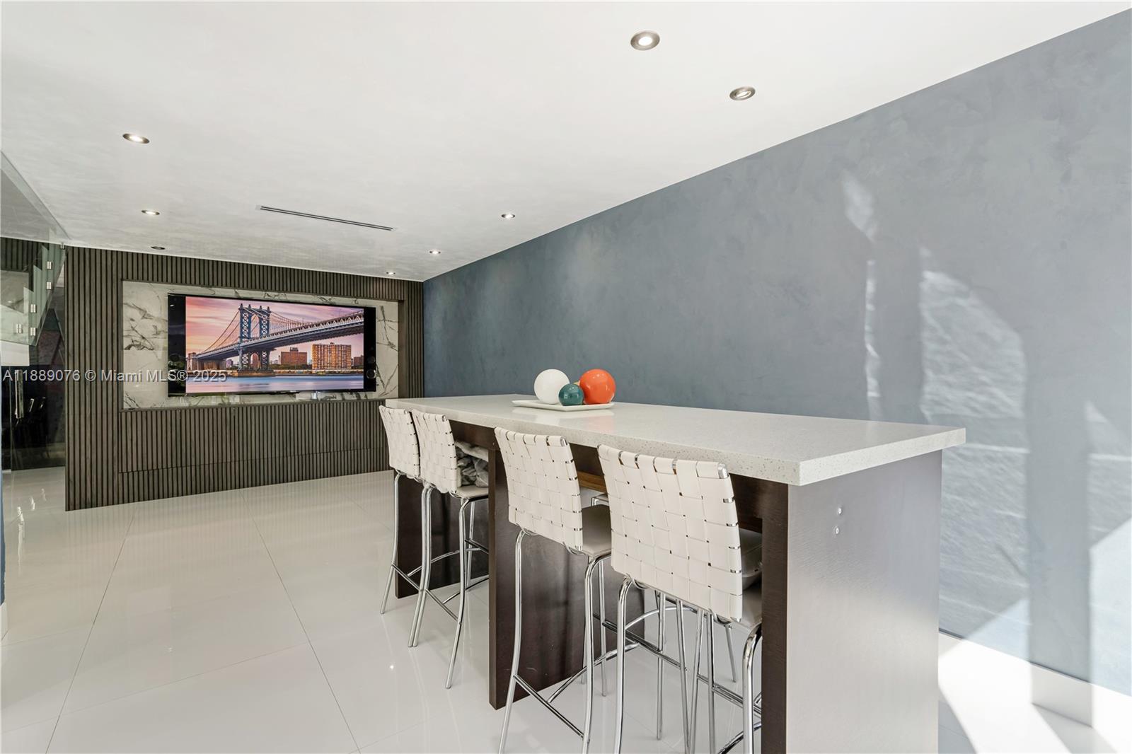 JACARANDAS AT SUNSET - Residential