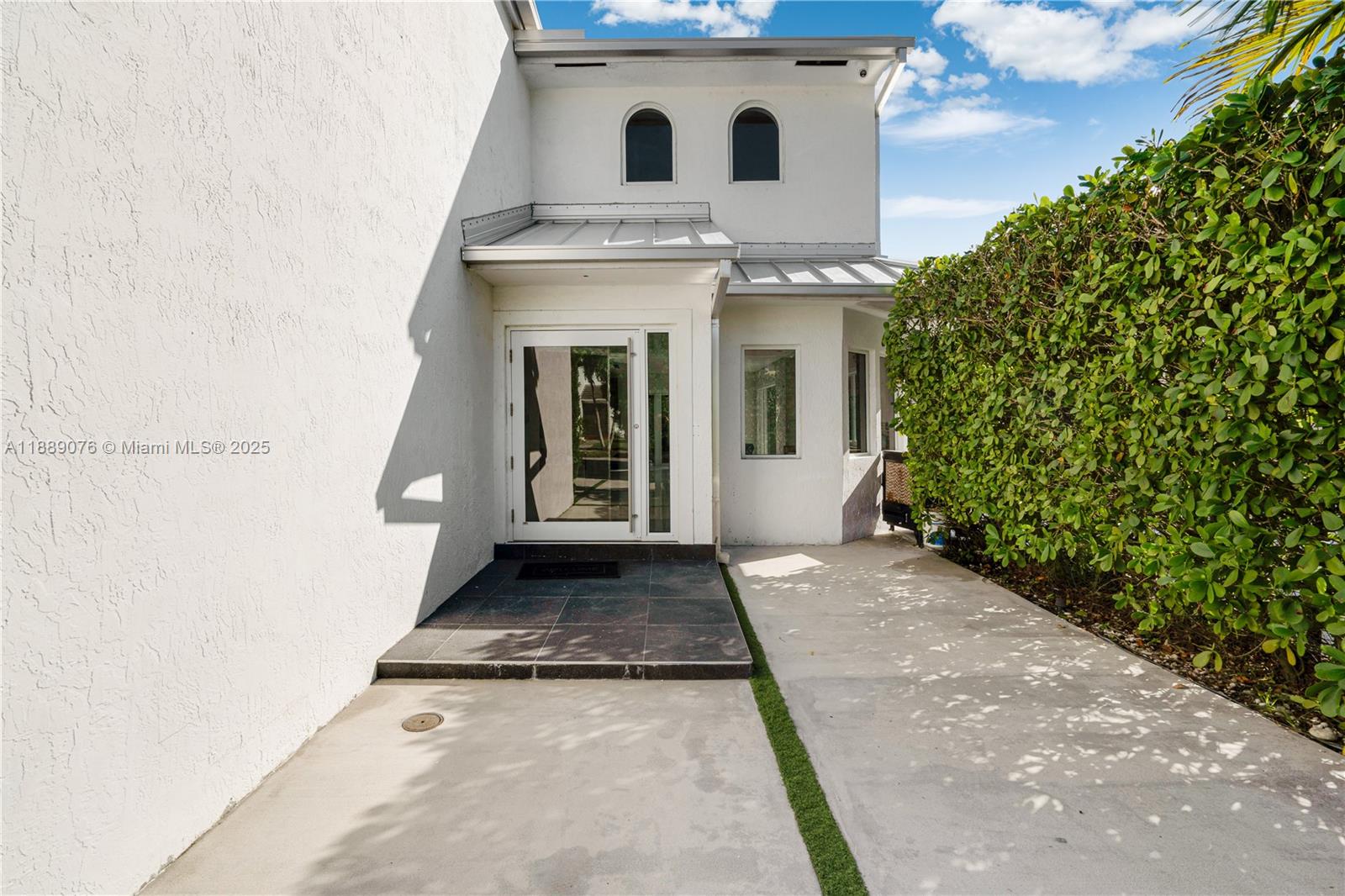 JACARANDAS AT SUNSET - Residential