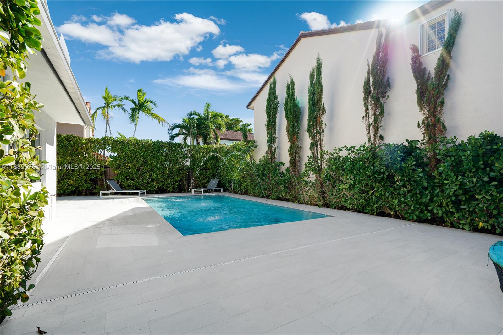 JACARANDAS AT SUNSET - Residential