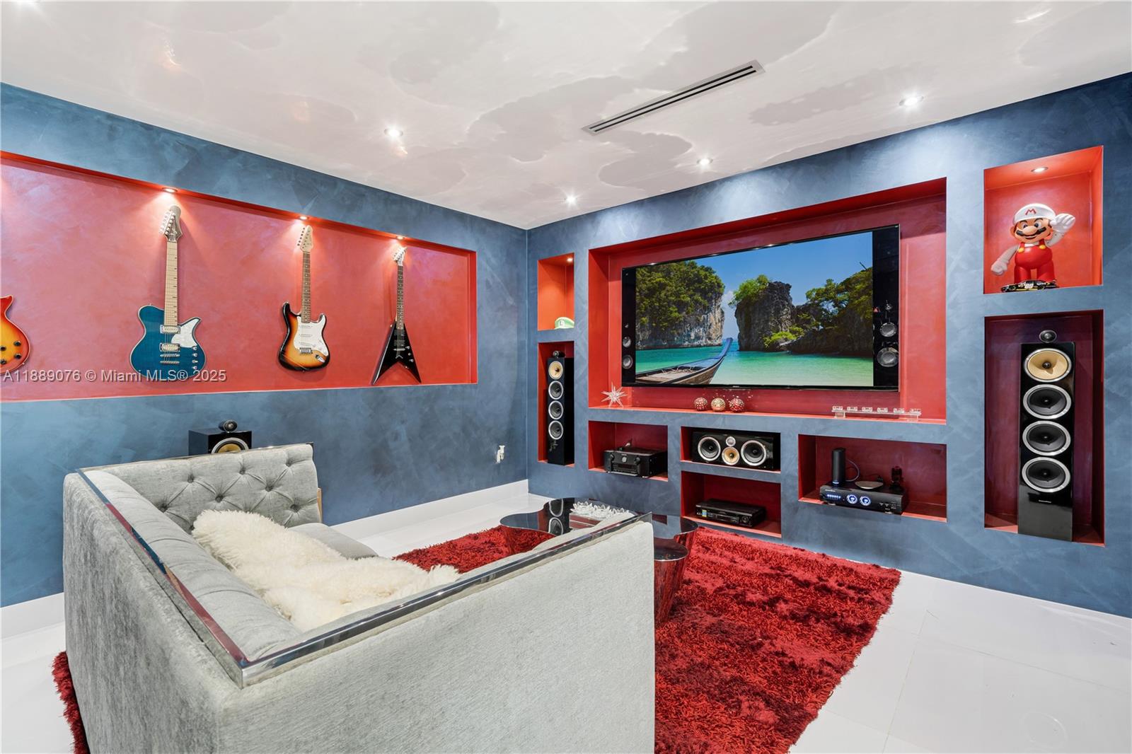 JACARANDAS AT SUNSET - Residential