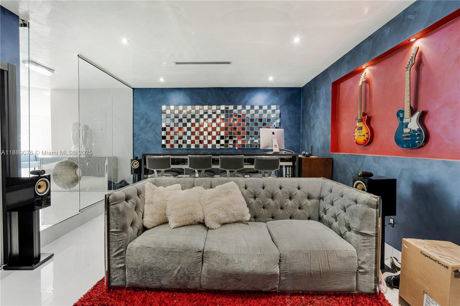 JACARANDAS AT SUNSET - Residential