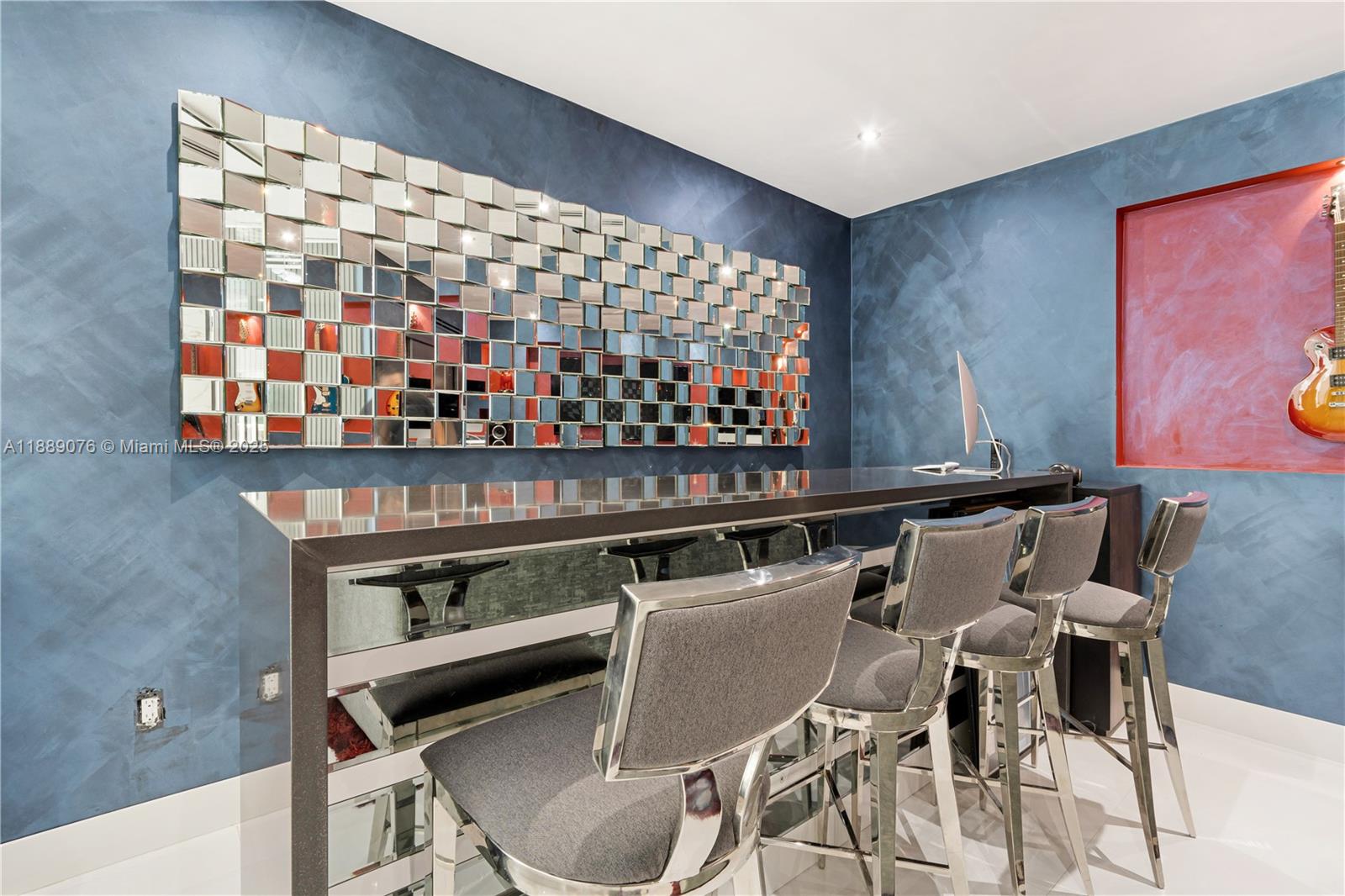 JACARANDAS AT SUNSET - Residential