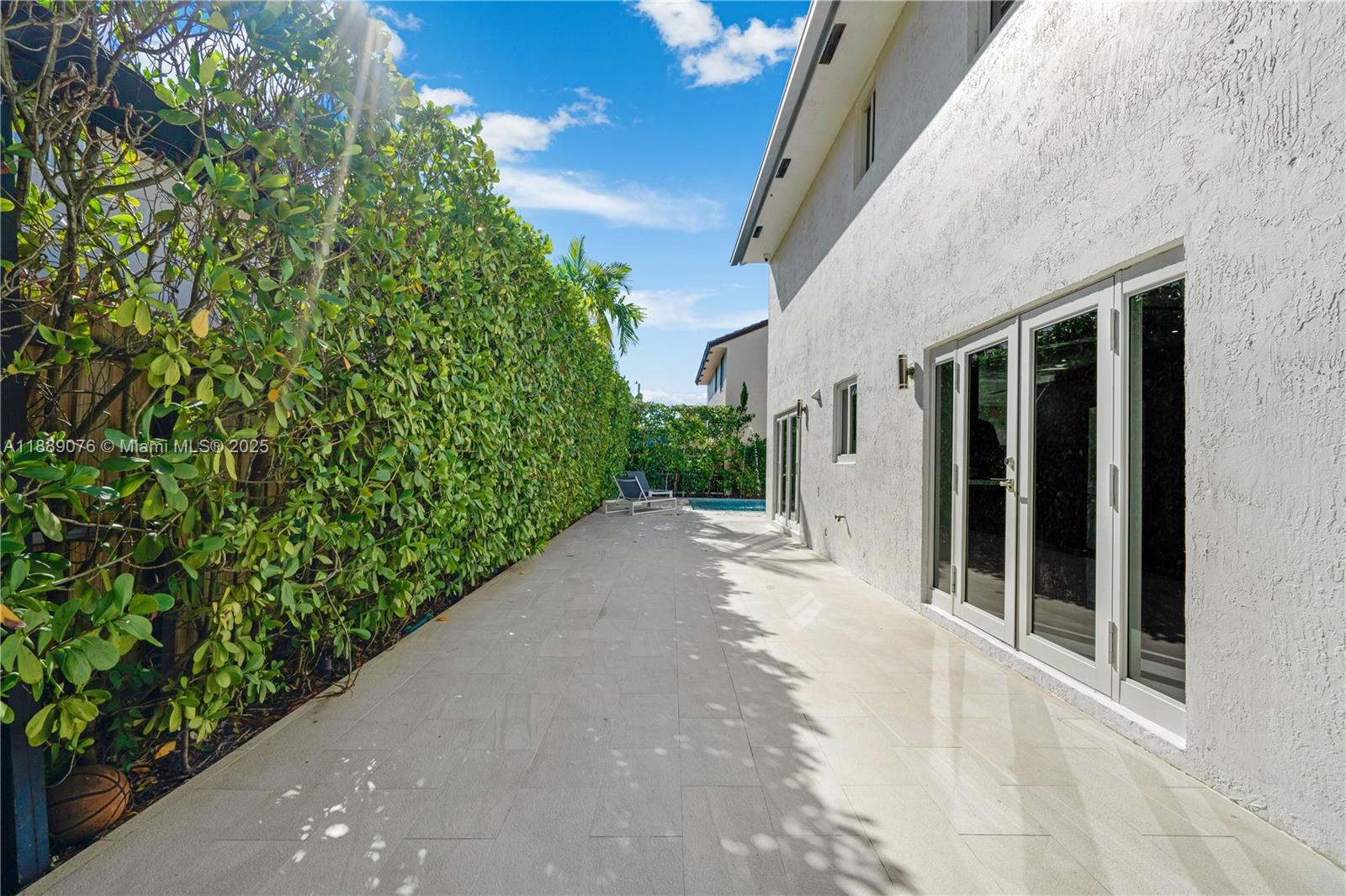 JACARANDAS AT SUNSET - Residential