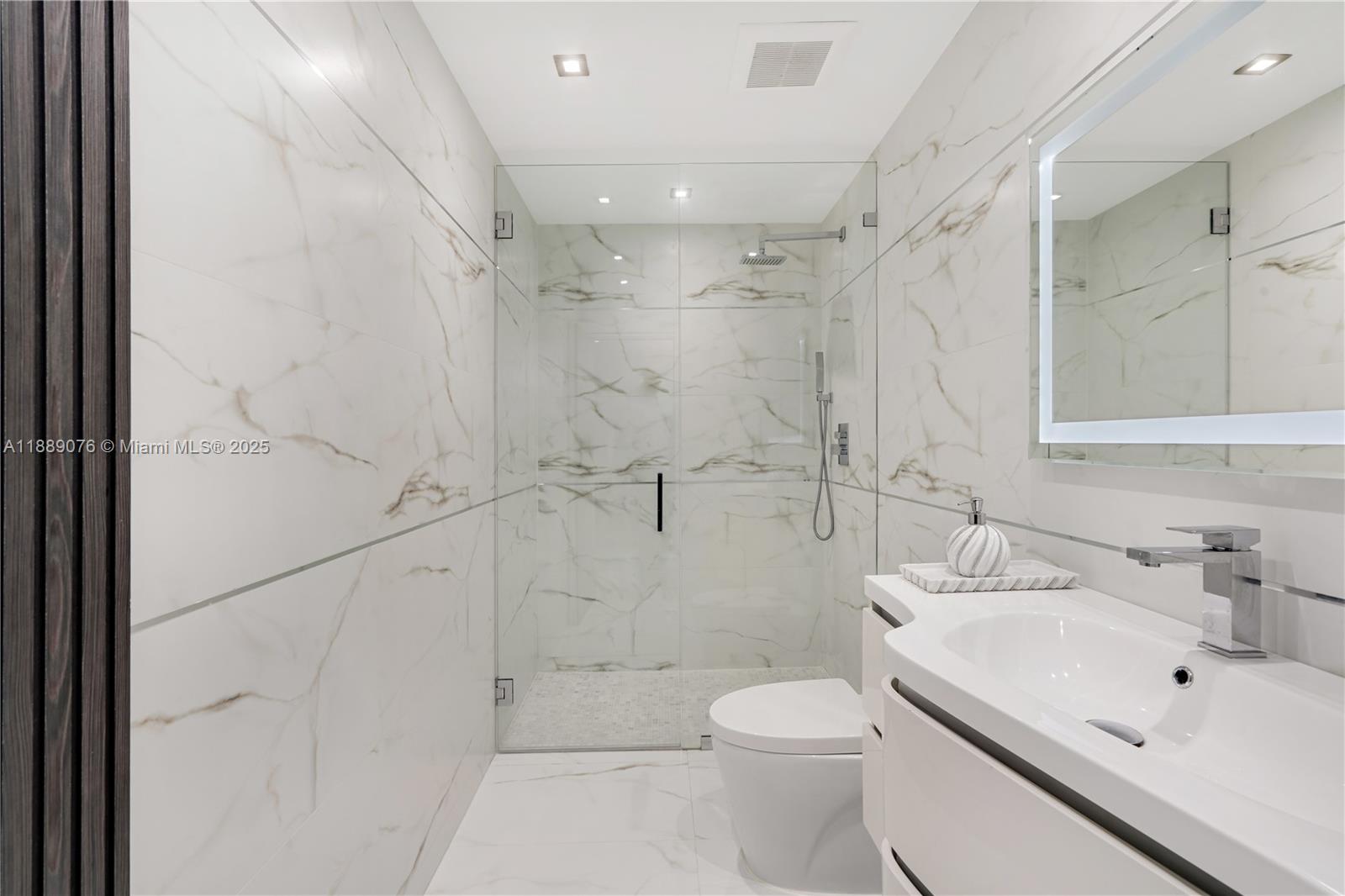 JACARANDAS AT SUNSET - Residential