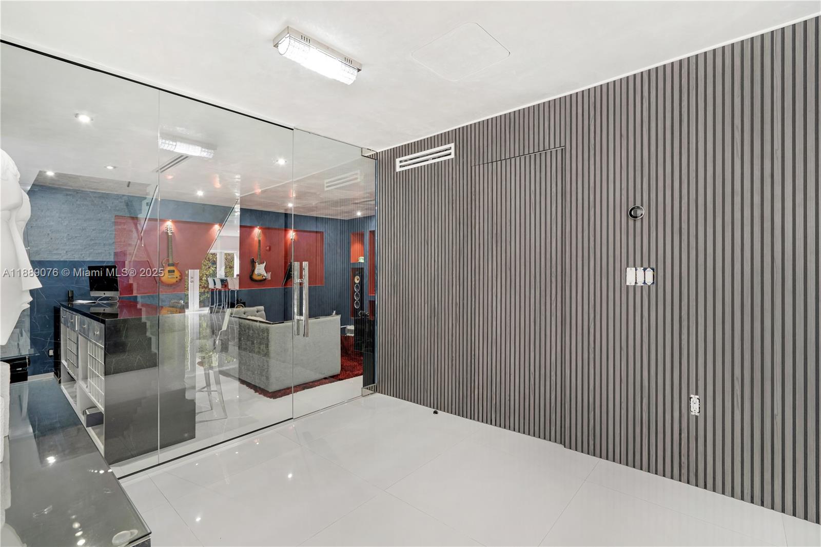 JACARANDAS AT SUNSET - Residential