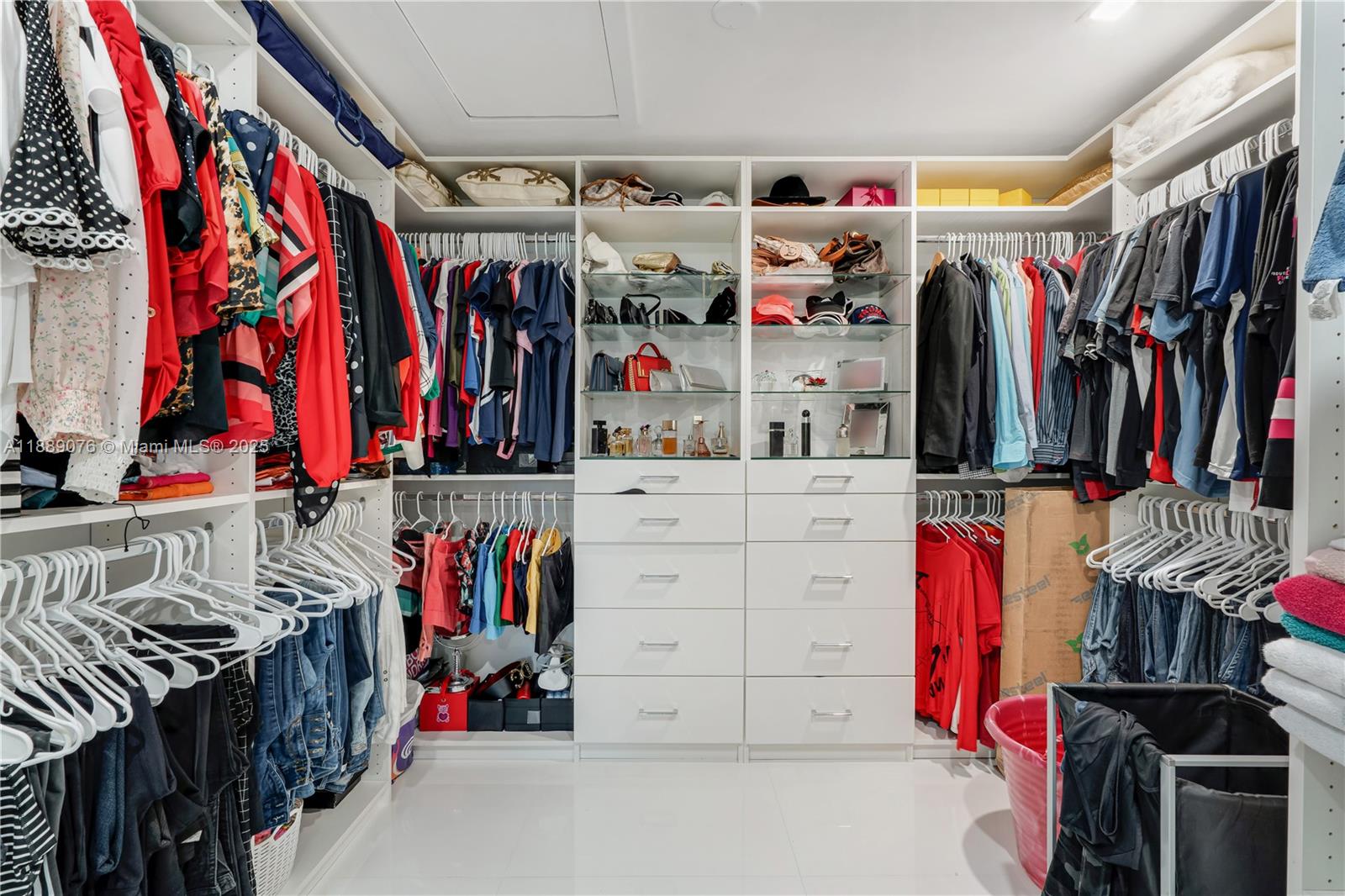 JACARANDAS AT SUNSET - Residential