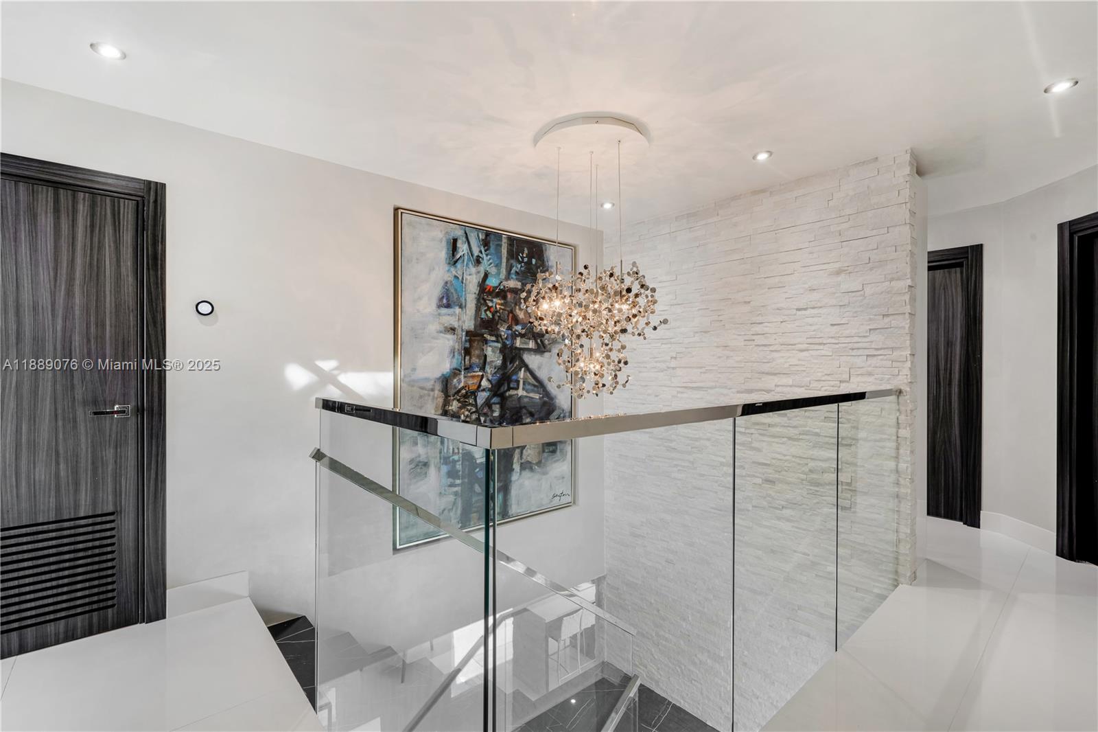 JACARANDAS AT SUNSET - Residential