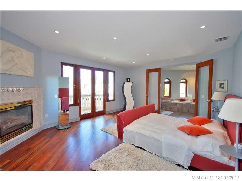 GOLDEN BEACH SEC E - Residential