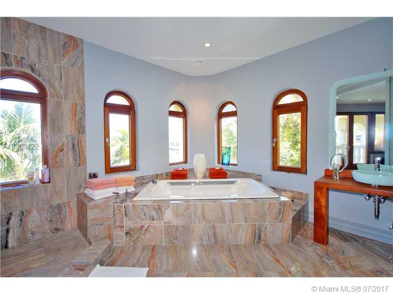 GOLDEN BEACH SEC E - Residential