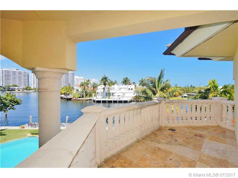 GOLDEN BEACH SEC E - Residential