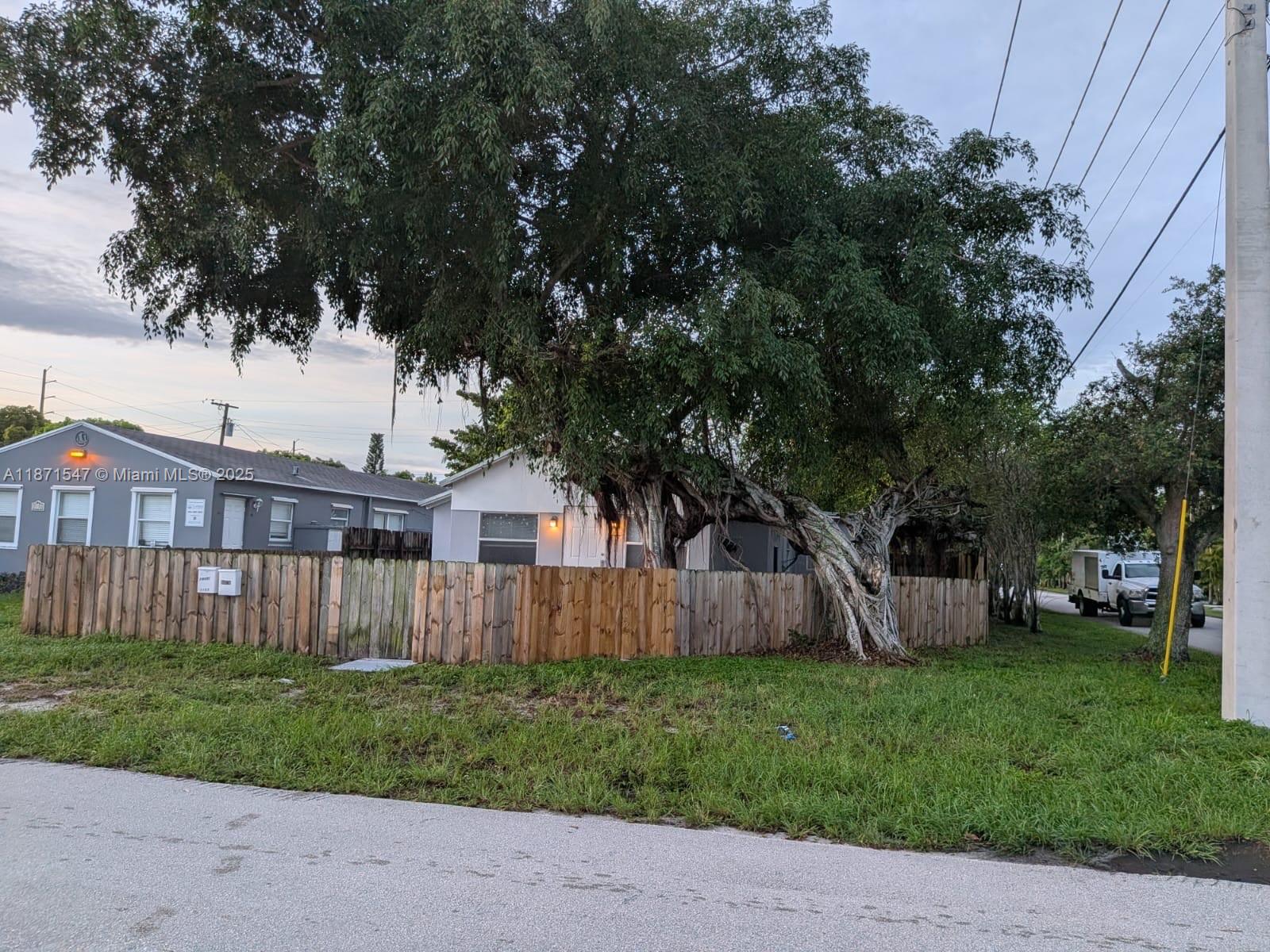 HOLLYWOOD PARK - Residential Income