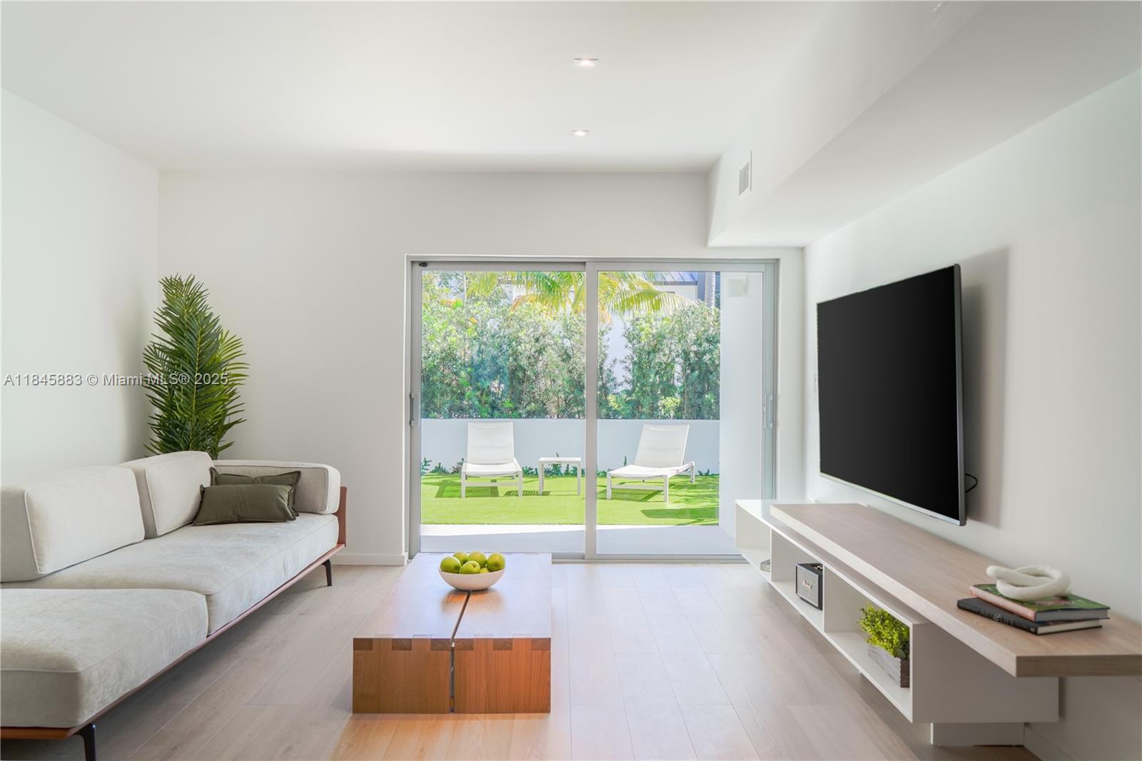 BAHAMA HOUSE CONDO - Residential Lease