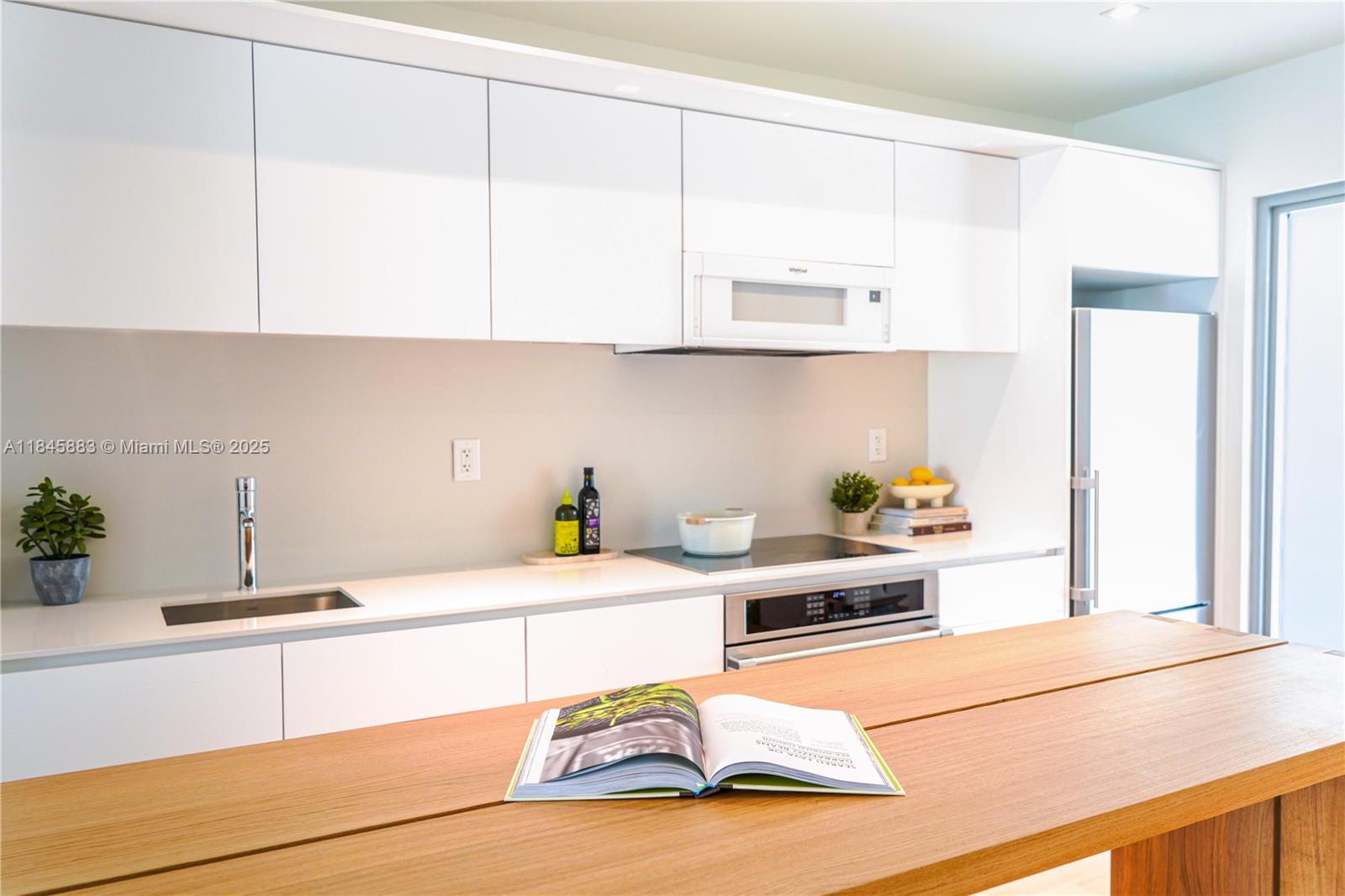 BAHAMA HOUSE CONDO - Residential Lease