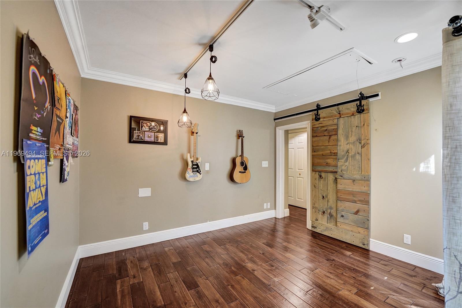 HOLLYWOOD HILLS NORTH SEC - Residential