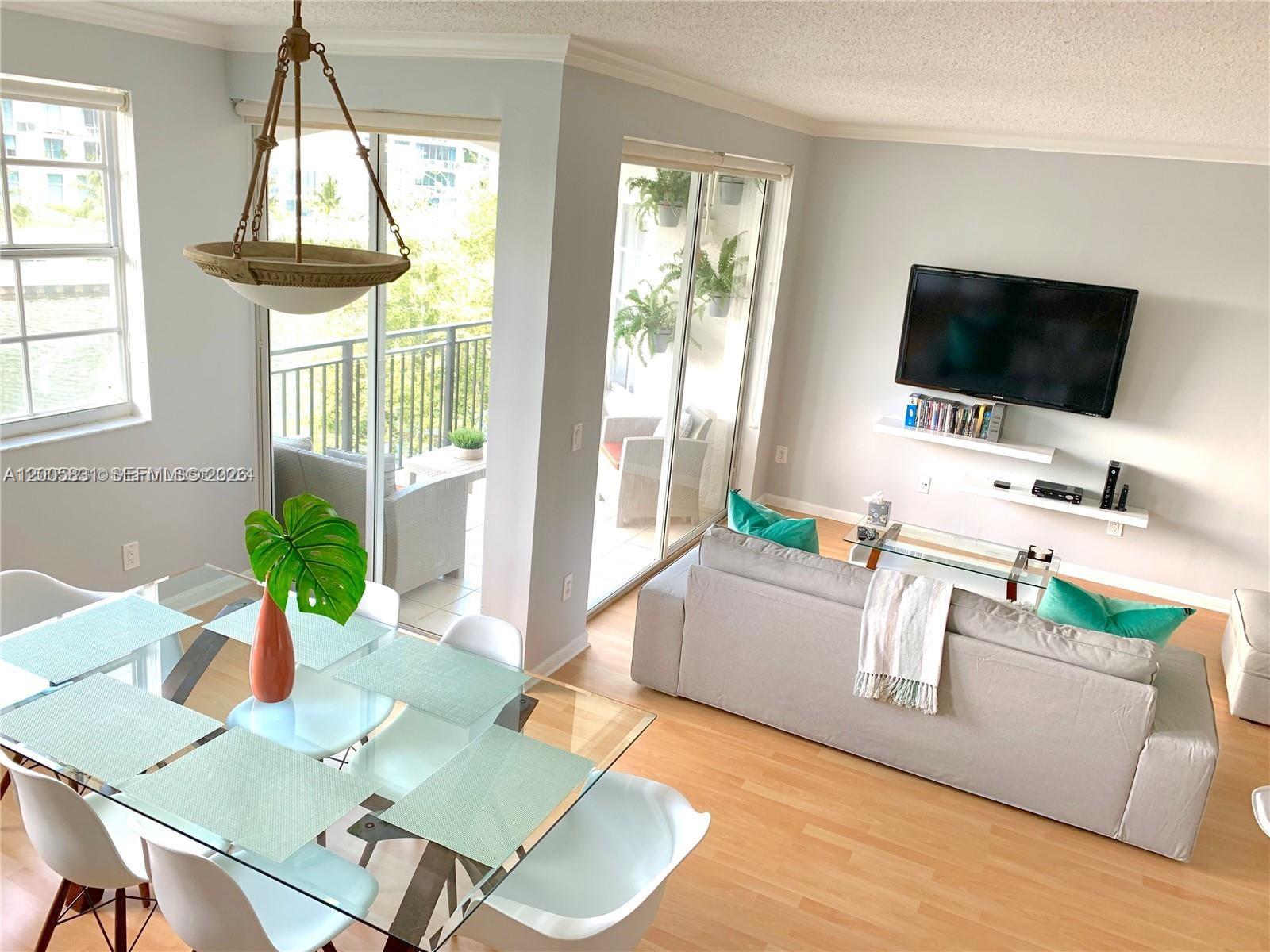 3245 NE 184th St 13403