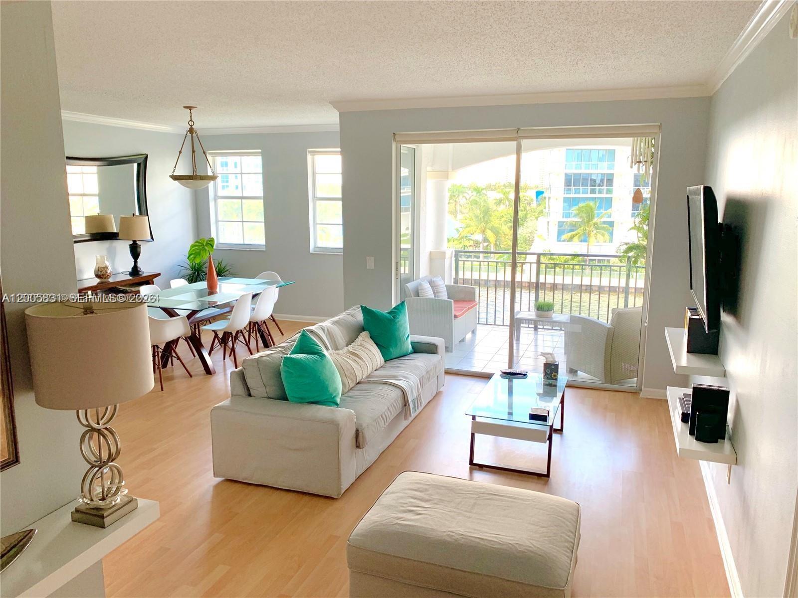 3245 NE 184th St 13403