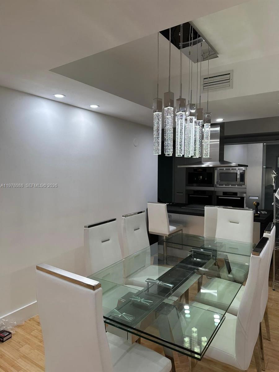 TRUMP ROYALE CONDO - Residential