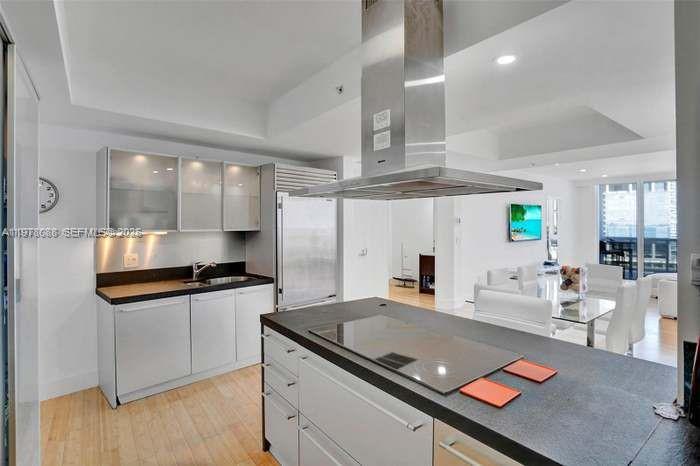 TRUMP ROYALE CONDO - Residential