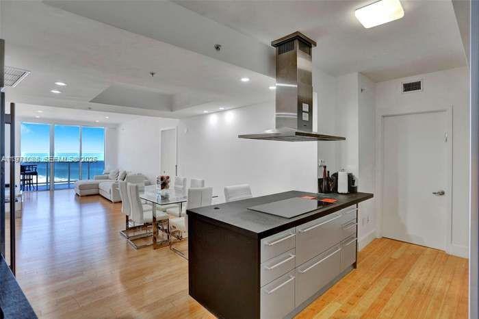 TRUMP ROYALE CONDO - Residential